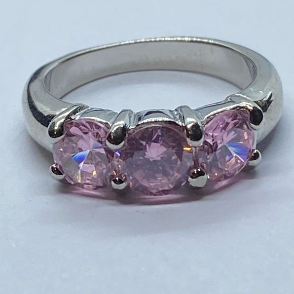 Swarovski Crystal Pink 3 Stone Ring (trilogy, past-present-future) - Picture 3 of 10